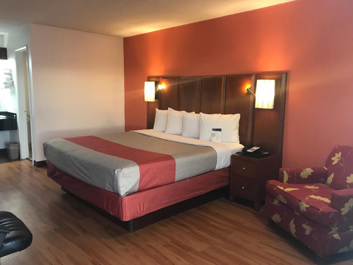 6-van Buren, Ar I- 40 Hotel 3*