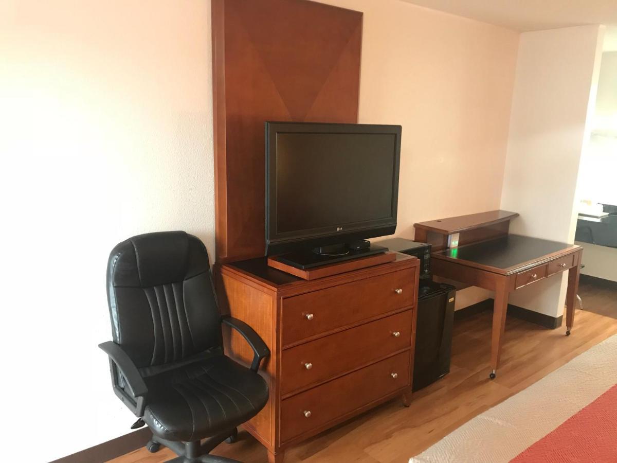 6-van Buren, Ar I- 40 Hotel 3*