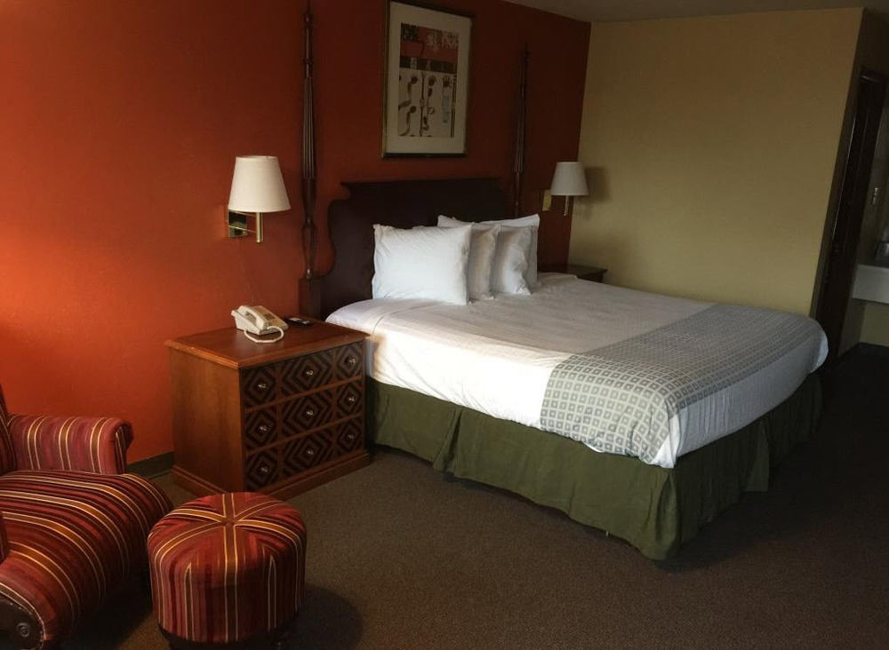 6-van Buren, Ar I- 40 Hotel 3*