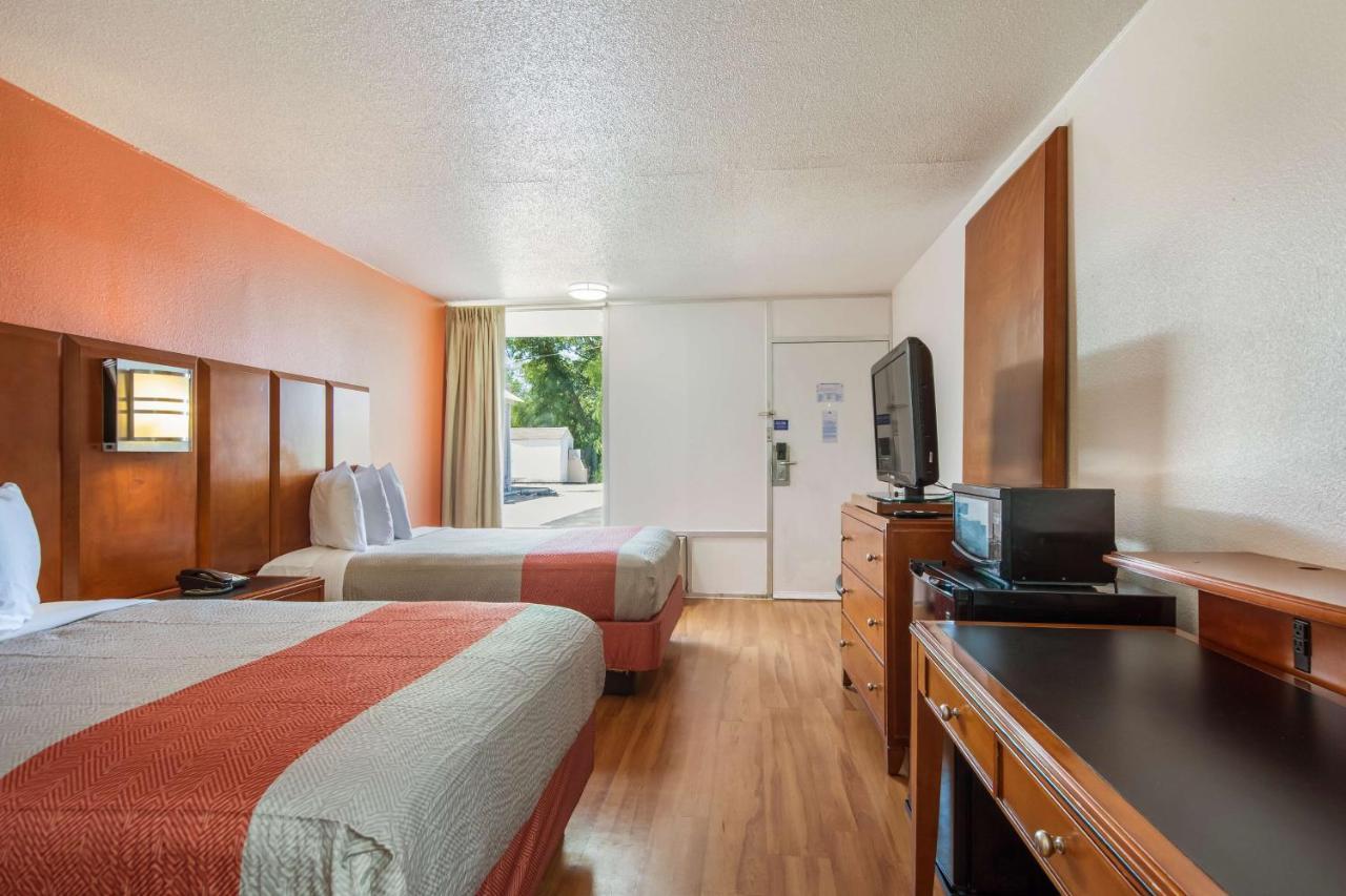 6-van Buren, Ar I- 40 Hotel 3*
