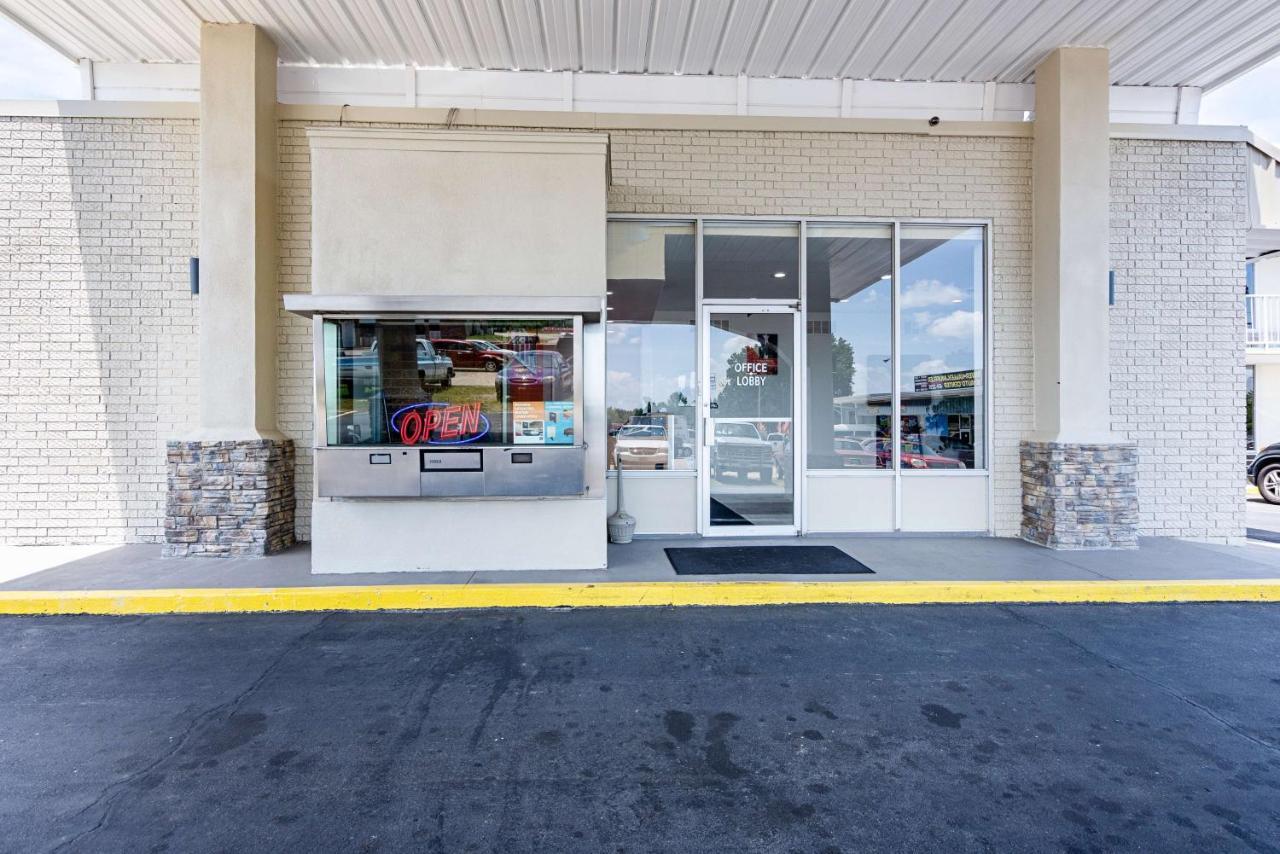 6-van Buren, Ar I- 40 Hotel