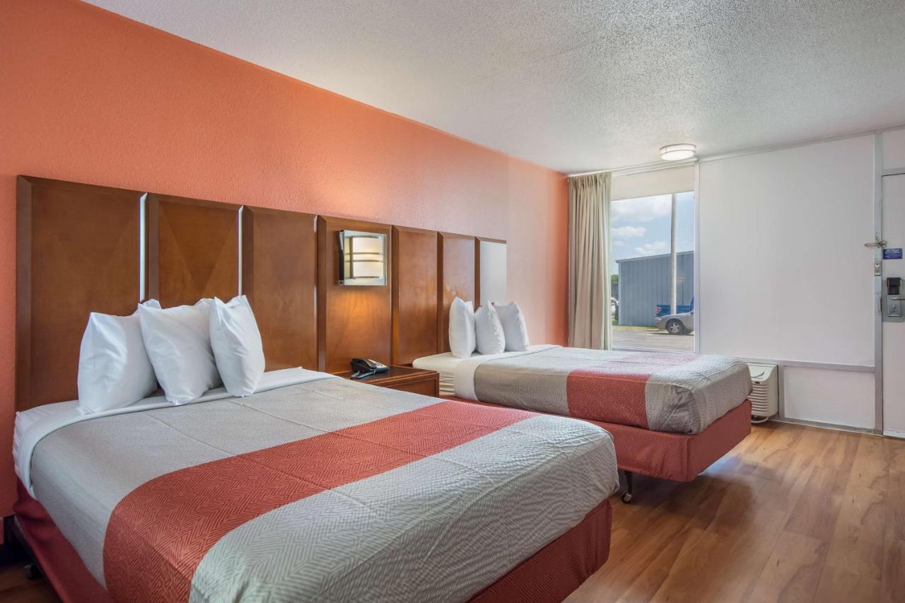 6-van Buren, Ar I- 40 Hotel