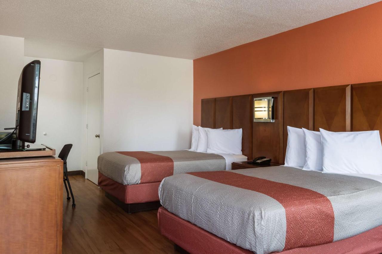 6-van Buren, Ar I- 40 Hotel