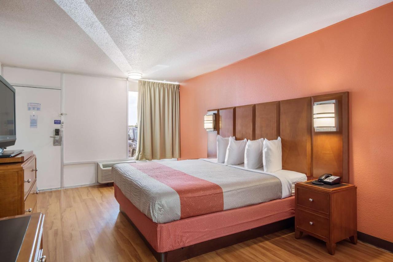 6-van Buren, Ar I- 40 Hotel 3*